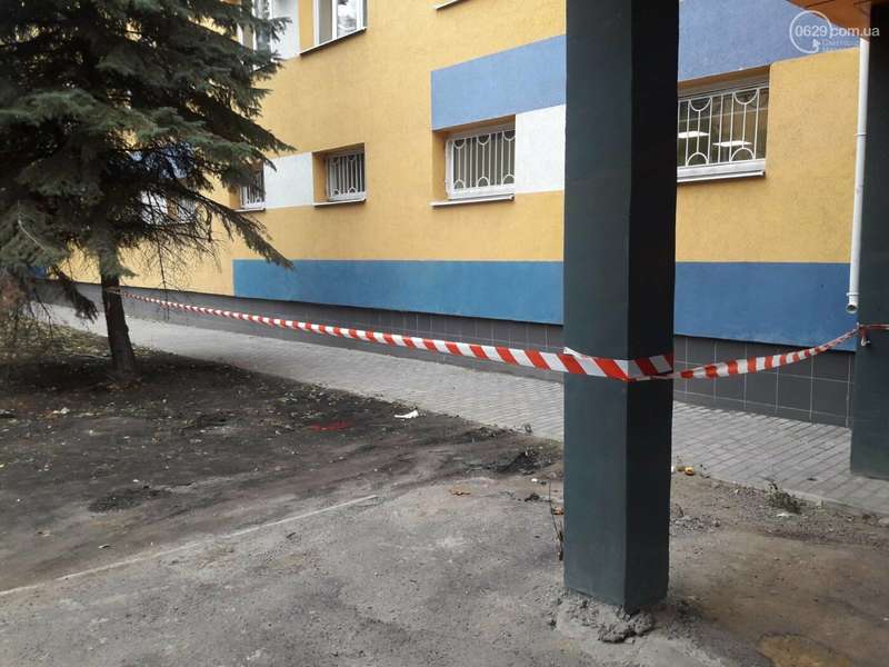 В Мариуполе мужчина выпал из окна больницы и разбился насмерть. Фото: 0629 dqxikeidqxidqeant