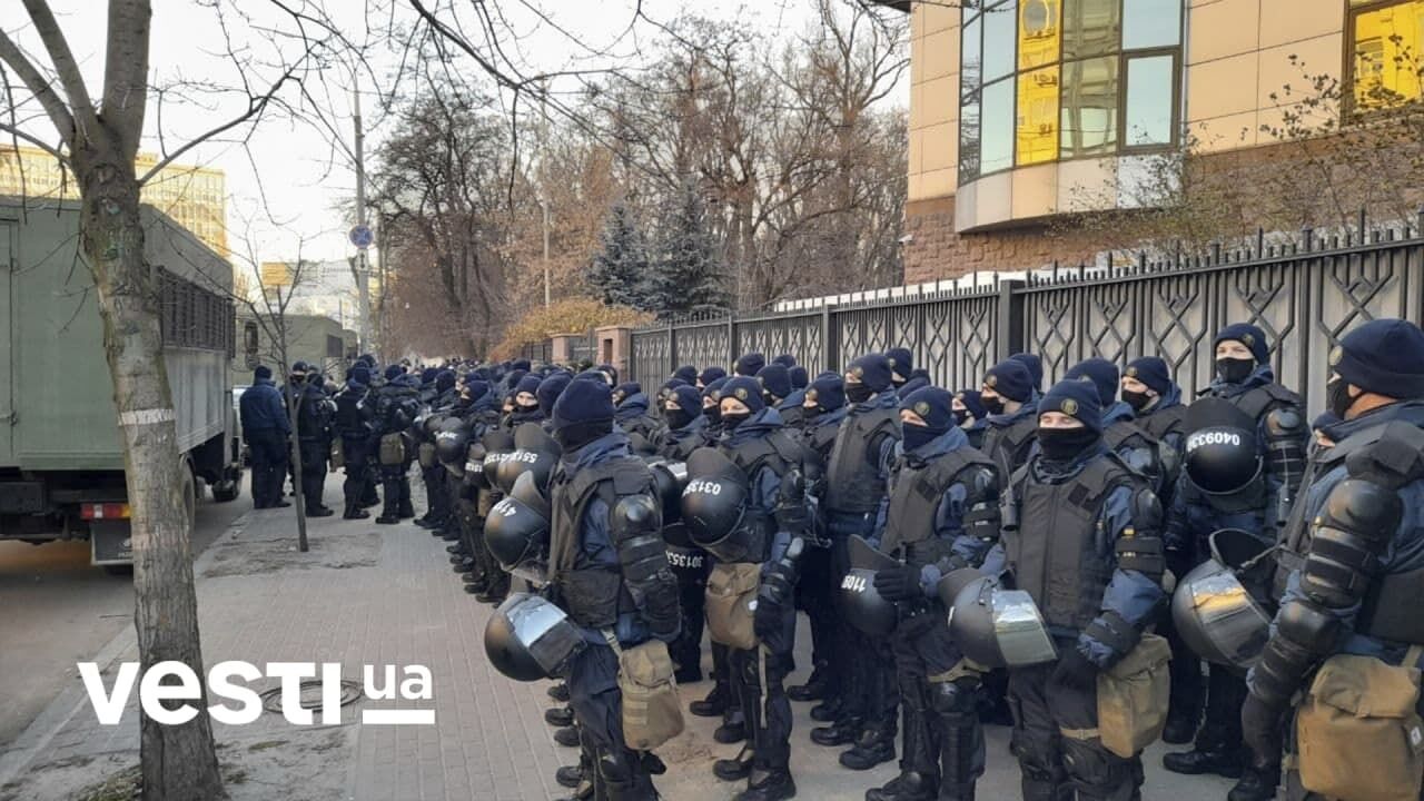 Периметр суда оцепили правоохранители dqxikeidqxiqexant