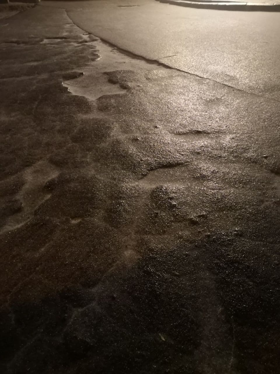 В Киеве невозможно передвигаться по городу из-за гололеда dqxikeidqxidqeant