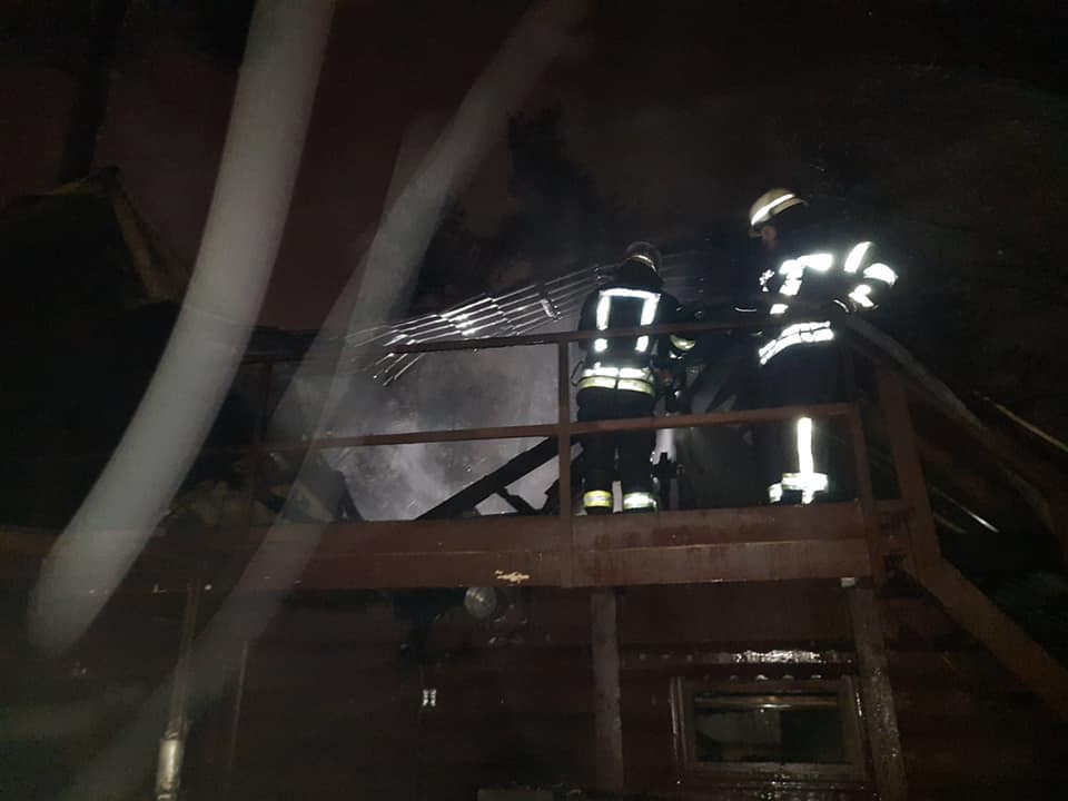 В Киеве сгорело кафе. Фото: dsns.gov.ua dqxikeidqxidqeant