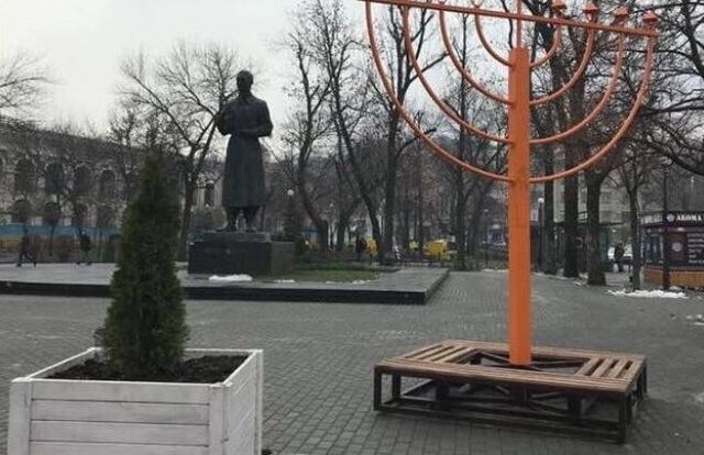 Ханукальный светильник на Контрактовой площади dqxikeidqxidtant