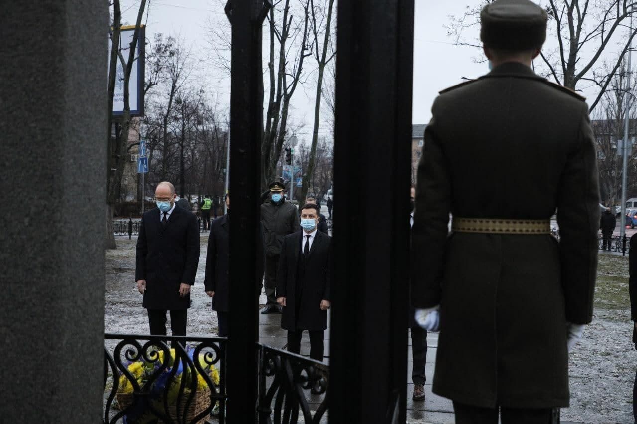 Первые лица государства почтили минутой молчания память погибших ликвидаторов аварии на ЧАЭС