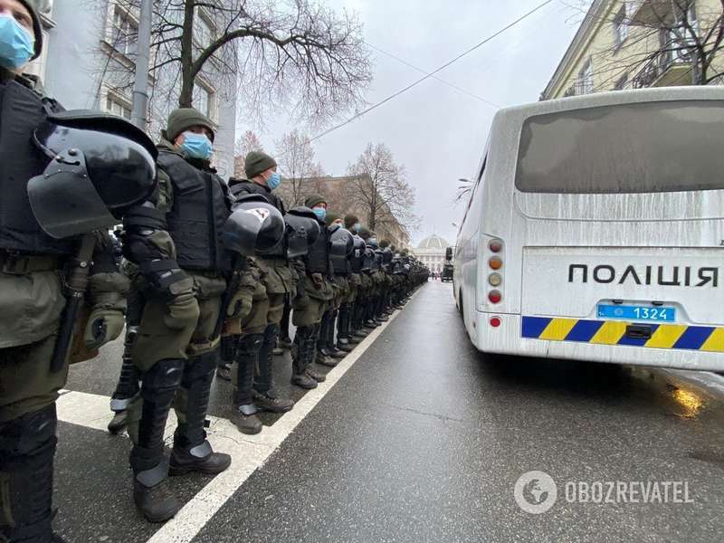 Охрана в центре усилена