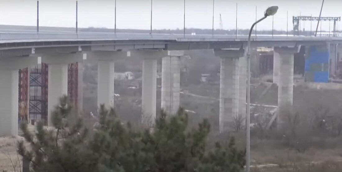 Мост соединяет Хортицу с правым берегом Запорожья. dqxikeidqxidqeant