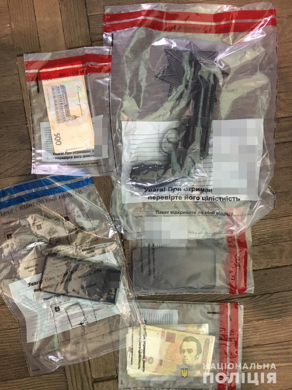 Полицейские задержали сутенершу, которая зарабатывала на секс-работницах в двух областях Украины. Скриншот: Нацполиция dqxikeidqxidqrant