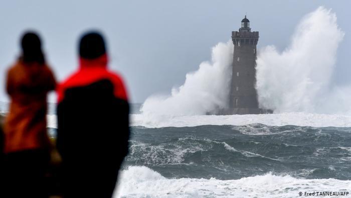 Шторм во французской Бретани