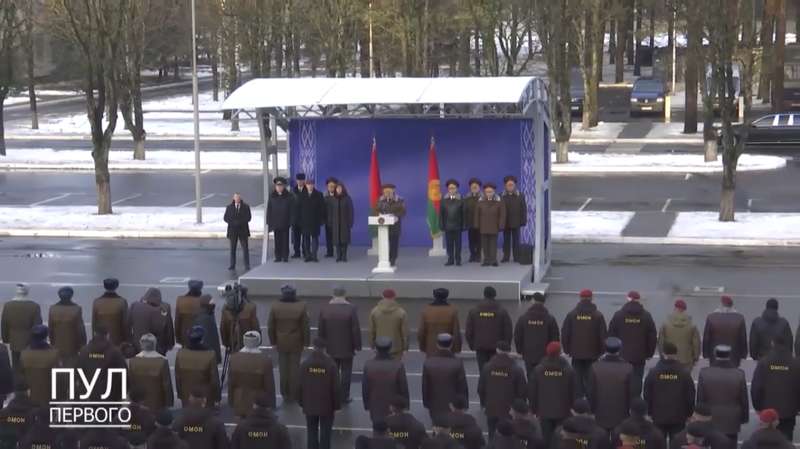 Александр Лукашенко выступает перед ОМОНовцами dqxikeidqxidqrant