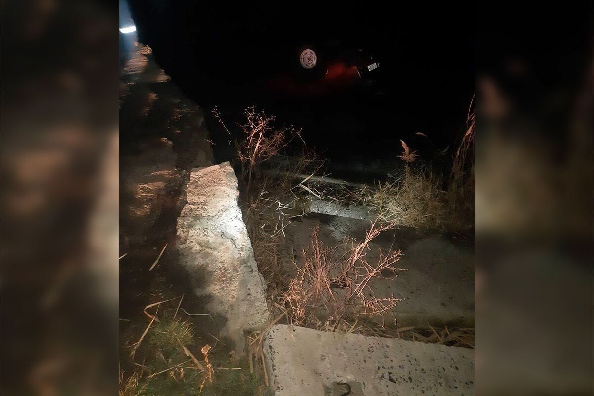 Машину из реки не доставали из-за проведения следственных действий