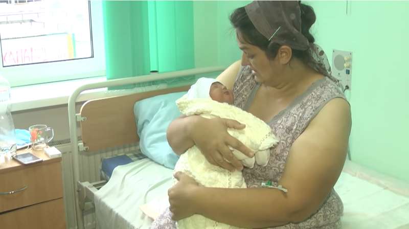 42-летняя Светлана Кухарчук из Хмельницкой родила 18-го ребенка dqxikeidqxidqeant