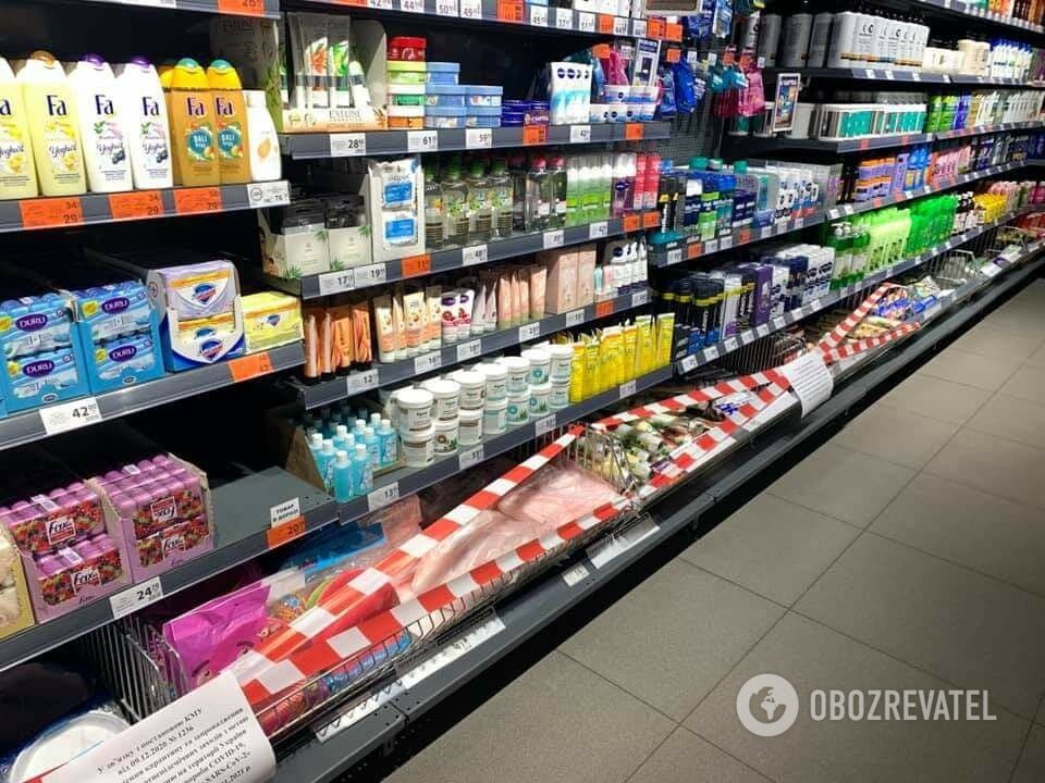 Мусорные пакеты купить нельзя, а моющее можно.