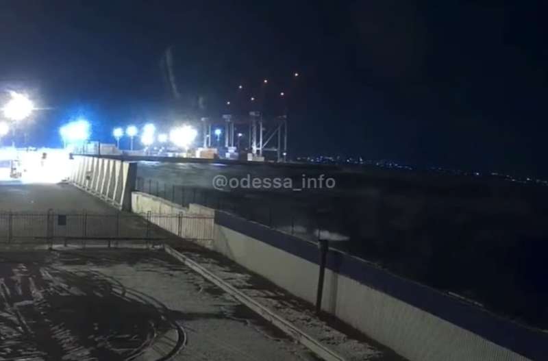 "Кипящее" море в Одессе dqxikeidqxidqrant