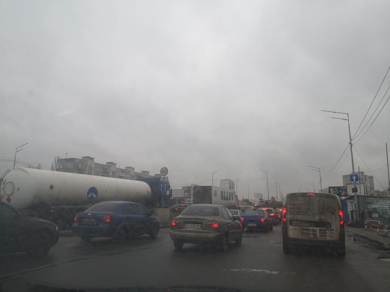 Возле рынка