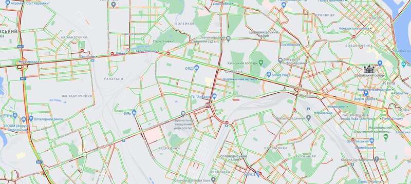 В центре города образовались тянучки.