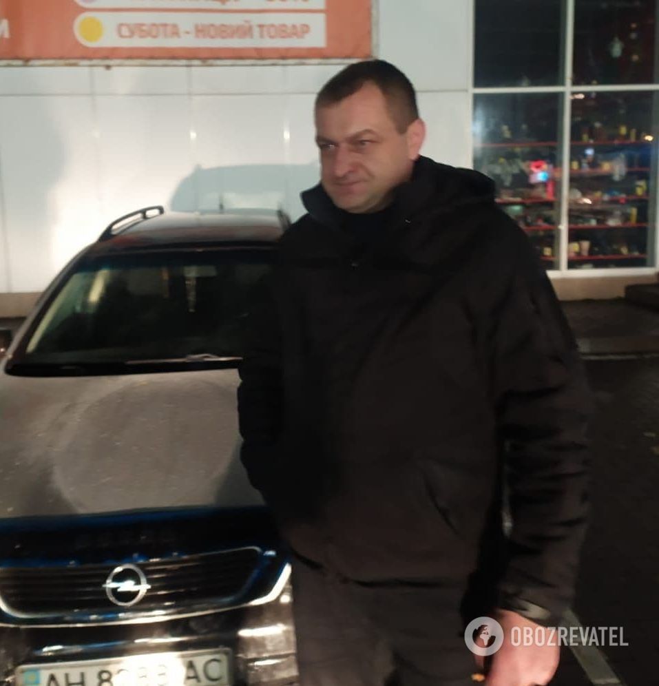 Владелец автомобиля с символикой спецподразделения ФСБ недоволен, что его машину "испортили"