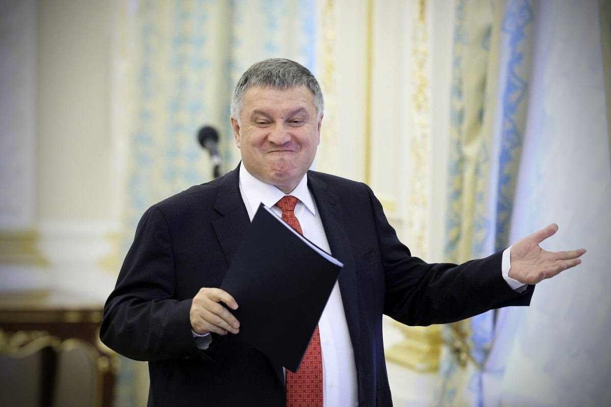 <b>«Политическое самоубийство».</b> Как назначенные Зеленским чиновники разрушают его карьеру и угрожают обществу - Заборона avakov - <b>«Политическое самоубийство».</b> Как назначенные Зеленским чиновники разрушают его карьеру и угрожают обществу - Заборона