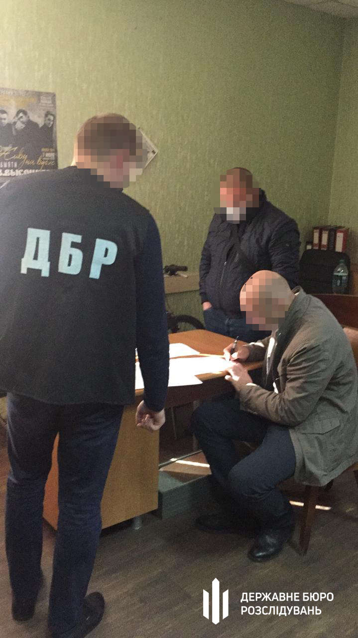 В Кривом Роге полицейские продали золотые украшения, изъятые у грабителя. Фото: ГБР dqxikeidqxidqeant