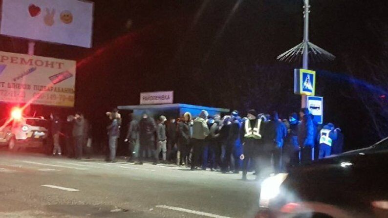 Владельцы авто на еврономерах блокировали трассу Киев-Харьков.