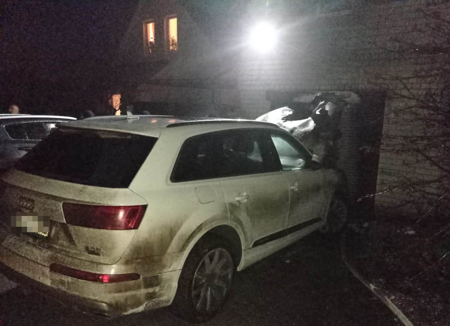 На автомобиле есть следы поджога