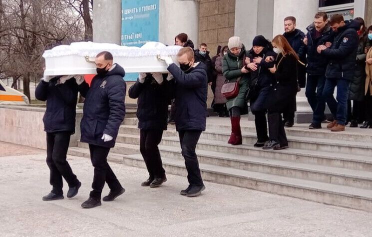 В Запорожье простились с врачом, которая героически погибла в пожаре. Фото