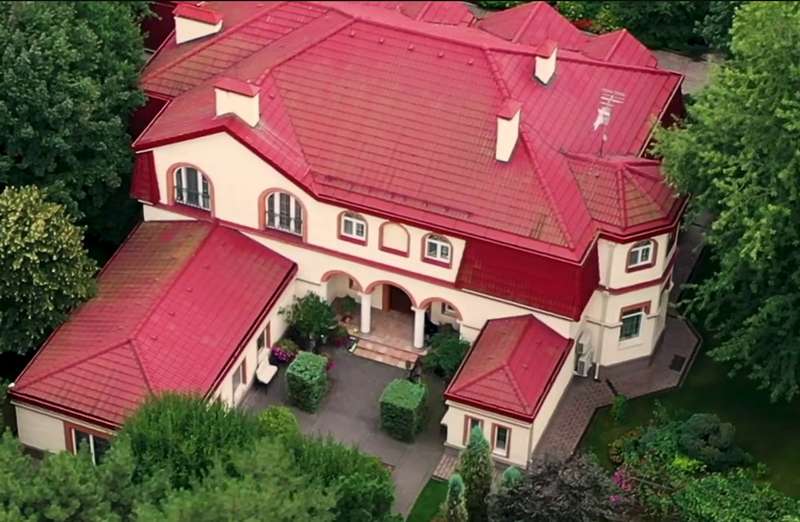 Королевская живет в поселке Лесники Киевской области. dqxikeidqxidqrant