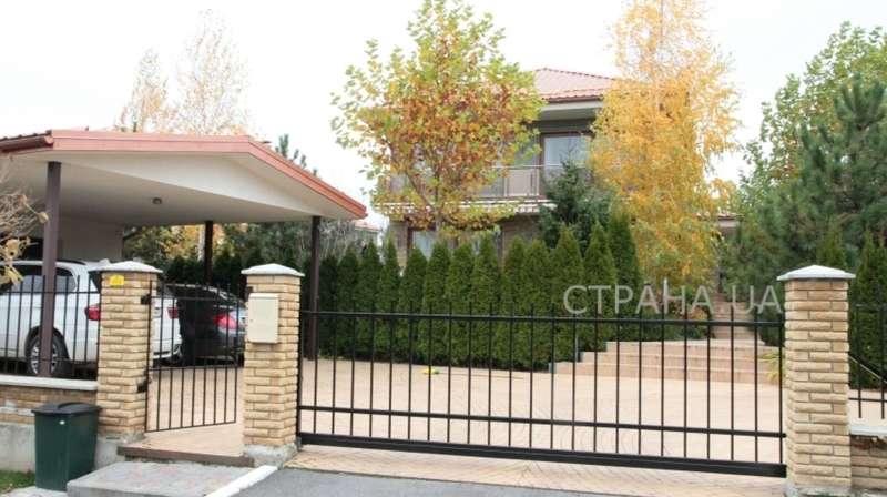 Подъезд к дому Зеленского