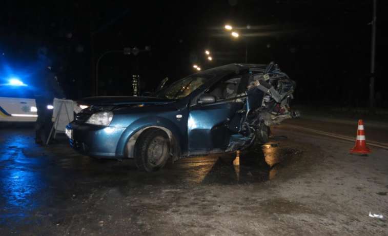 В результате удара Chevrolet Lacetti отбросило на 60 метров dqxikeidqxidqeant