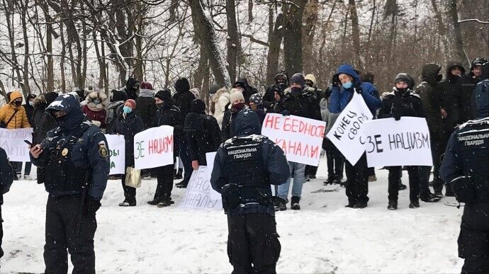 Митинг проходит возле ВЦ "Паркового". dqxikeidqxidqrant