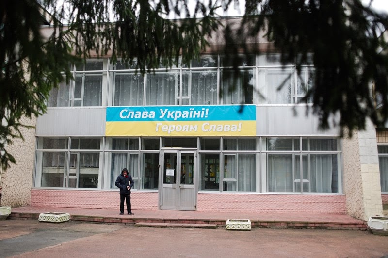 Звільнений з полону правозахисник Андрій Яровий під час лікування у лікарні під Києвом