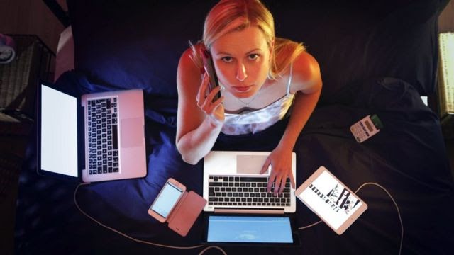 жінка безсоння dqxikeidqxidqeant