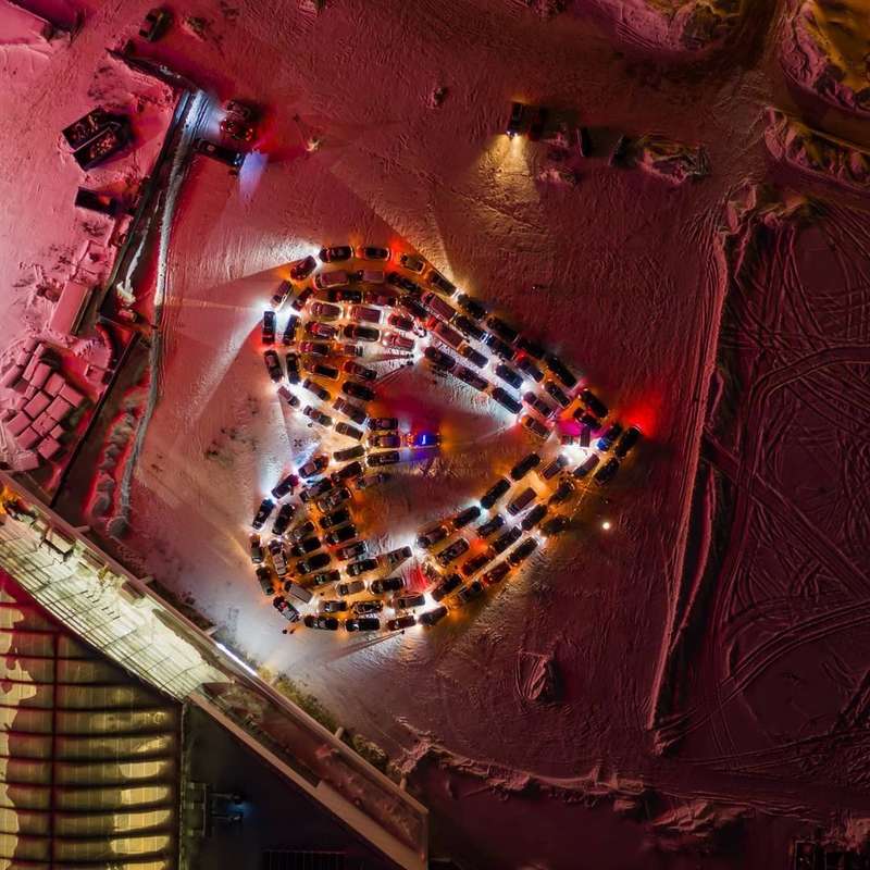 Валентинка из автомобилей в Киеве, Оболонь