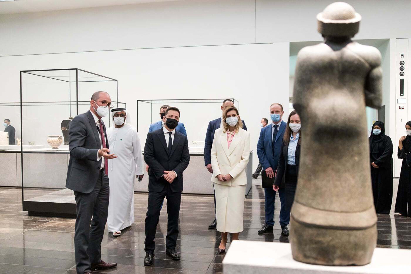 Владимир Зеленский и Елена Зеленская, Лувр Абу-Даби, в ОАЭ