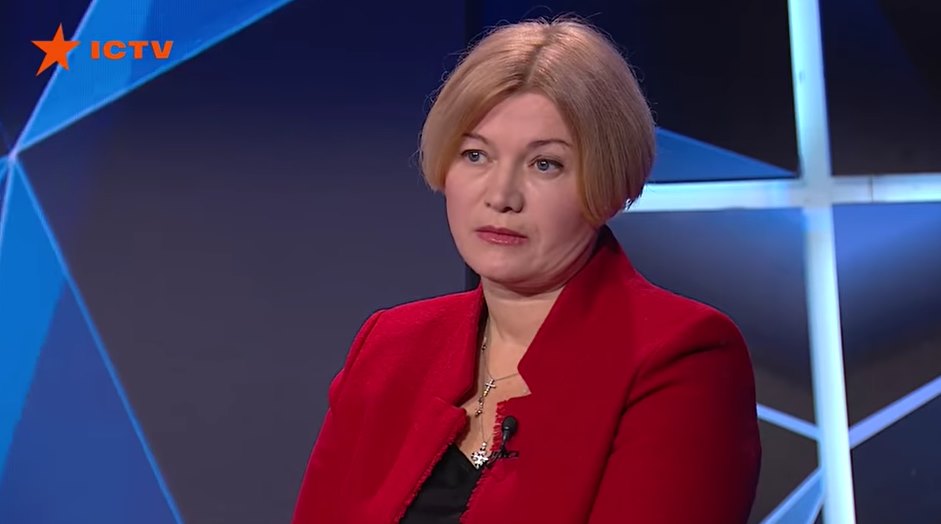 Возможно, это изображение (1 человек и стоит) dqxikeidqxidqrant