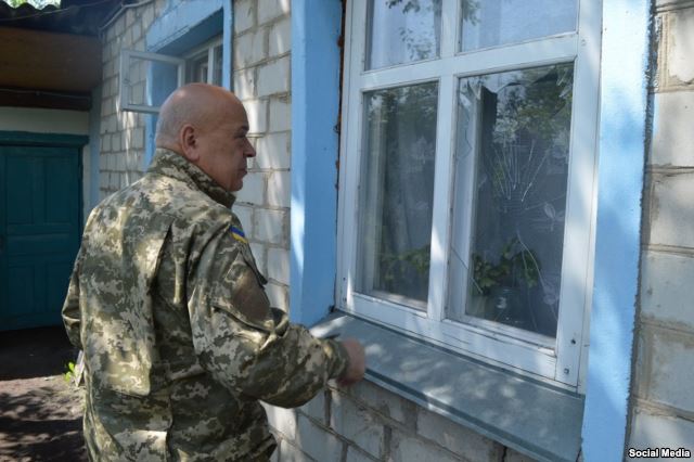 Геннадій Москаль у селі Троїцькому (біля Дебальцева), 31 травня 2015 року (фото з facebook Геннадія Москаля)