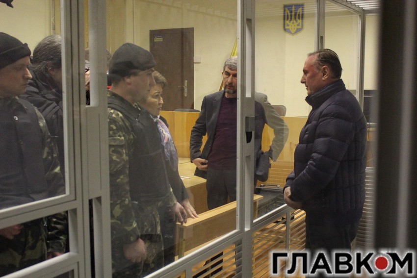 Повідомлення і кадри із залу, де у другій половині Єфремову лютого обирали запобіжний захід, відвернули увагу громадськості від безрезультатності розслідування справи «Небесної сотні» (фото: Станислав Груздев, «Главком») dqxikeidqxidqrant