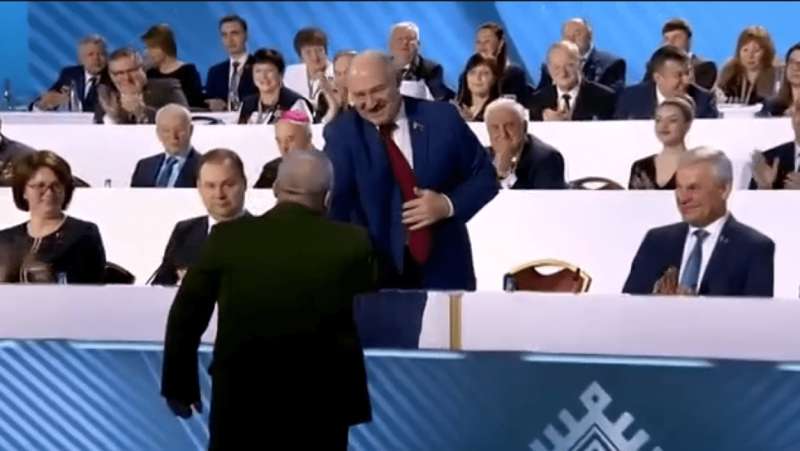 рукопожатие кривоносова с лукашенко dqxikeidqxidqeant