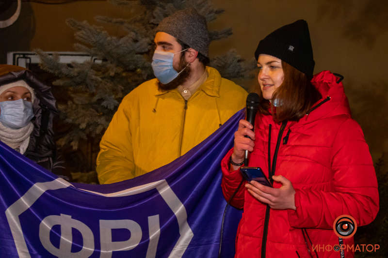 В начале со вступительным словом выступили организаторы митинга