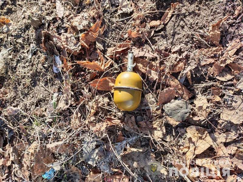 В Сумах неадекват с гранатой решил взорвать отделение полиции - фото 1 dqxikeidqxidqeant