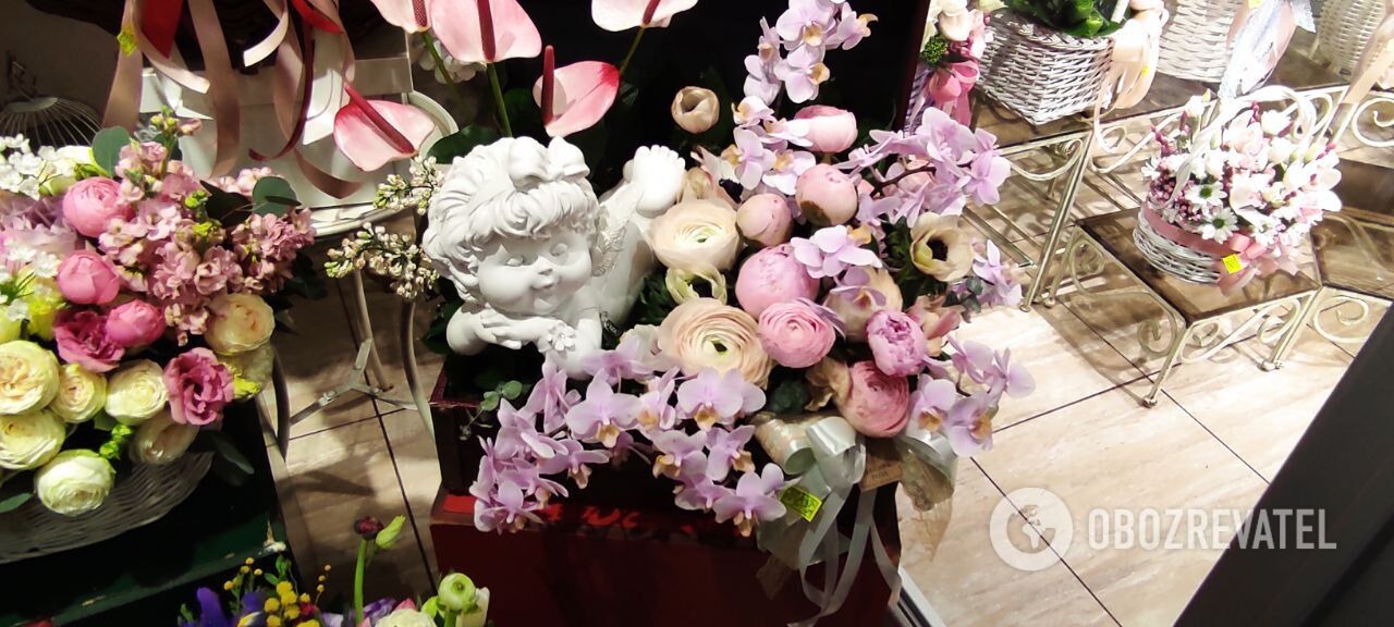 В Киеве на 8 марта букеты стоили свыше 20 тысяч. Фото и цены