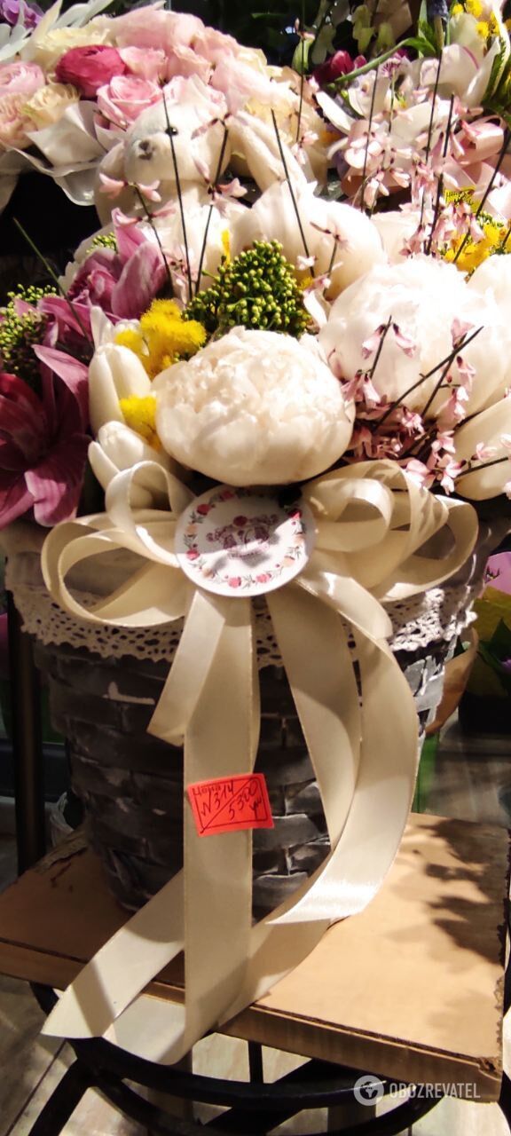В Киеве на 8 марта букеты стоили свыше 20 тысяч. Фото и цены