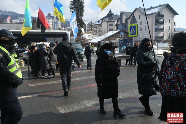 Предприниматели заблокировали Буковель с требованием закрыть курорт на карантин 10 Предприниматели заблокировали Буковель с требованием закрыть курорт на карантин 10