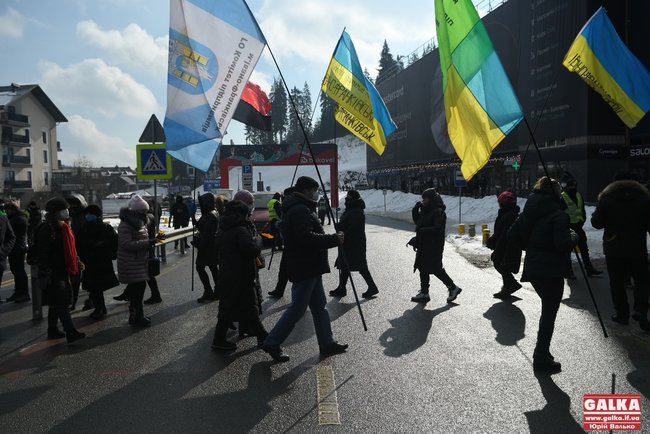 Предприниматели заблокировали Буковель с требованием закрыть курорт на карантин 03 Предприниматели заблокировали Буковель с требованием закрыть курорт на карантин 03