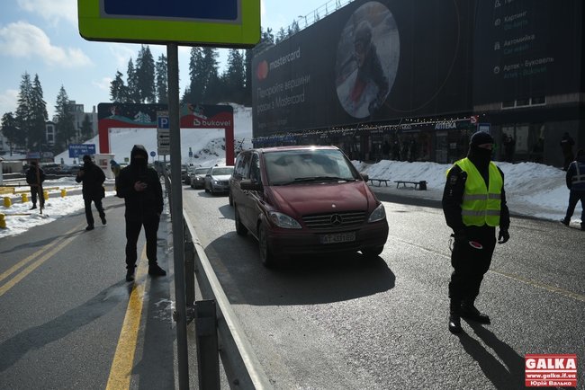 Предприниматели заблокировали Буковель с требованием закрыть курорт на карантин 04 Предприниматели заблокировали Буковель с требованием закрыть курорт на карантин 04