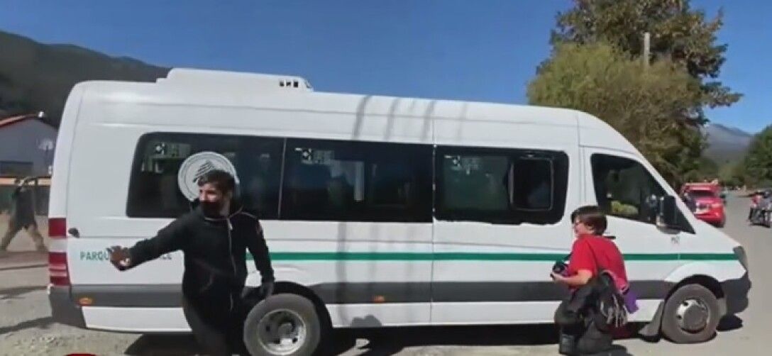 Аргентина 1 Аргентина, протестующие, Альберто Фернандес, президент, автобус dqxikeidqxidqeant