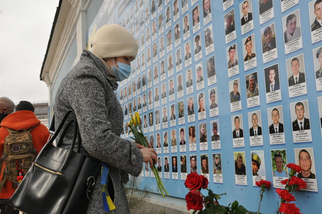 Чествования по случаю Дня добровольца на Михайловской площади в Киеве 03