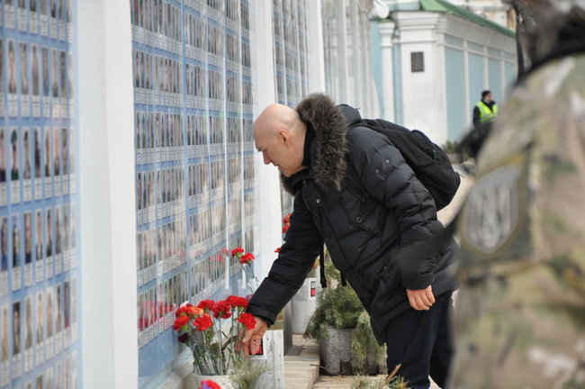 Чествования по случаю Дня добровольца на Михайловской площади в Киеве 08
