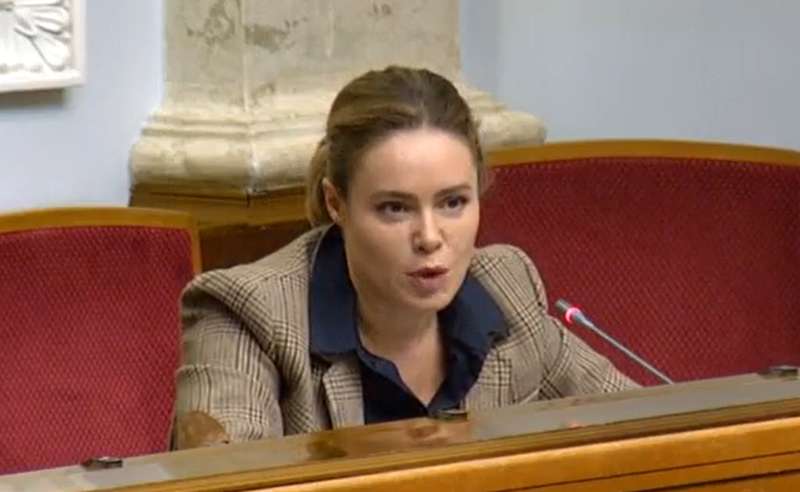 Нардеп Наталья Королевская в ВР без маски.