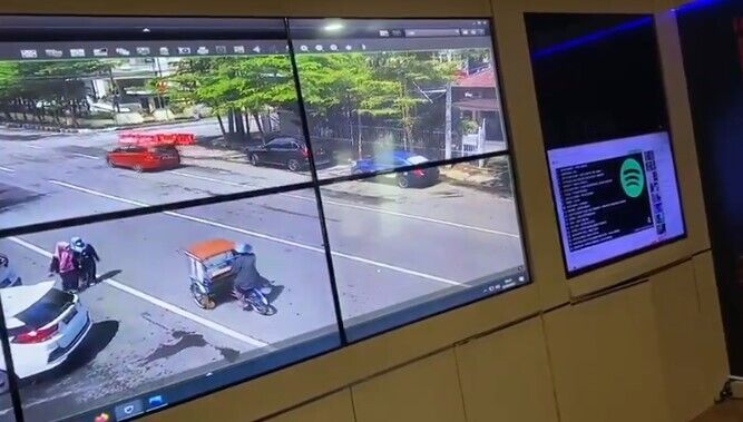 В результате самоподрыва погиб смертник и были ранены по меньшей мере 14 человек