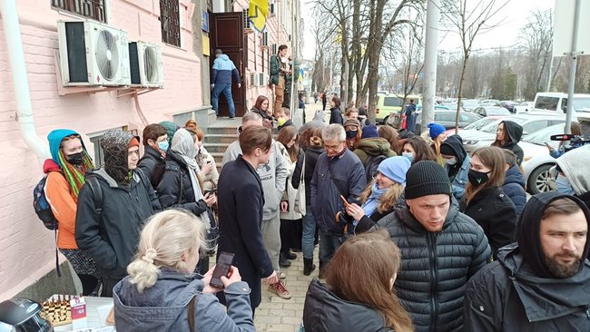 Суд отправил под круглосуточный домашний арест протестовавшего под ОП активиста Ратушного 08 Суд отправил под круглосуточный домашний арест протестовавшего под ОП активиста Ратушного 08