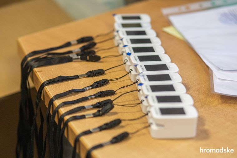 Пульсоксиметры, которые БФ «Свои» выдает при необходимости вместе с кислородными концентраторами, 23 марта 2021 года