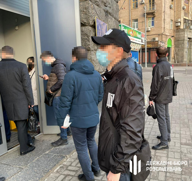 ГБР об обысках в АРМА: чиновники и адвокаты завладели более чем $400 тыс. 01 ГБР об обысках в АРМА: чиновники и адвокаты завладели более чем $400 тыс. 01 dqxikeidqxidqrant